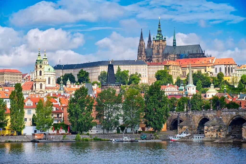 Old Town Herberghaus, 250m To Charles Bridge